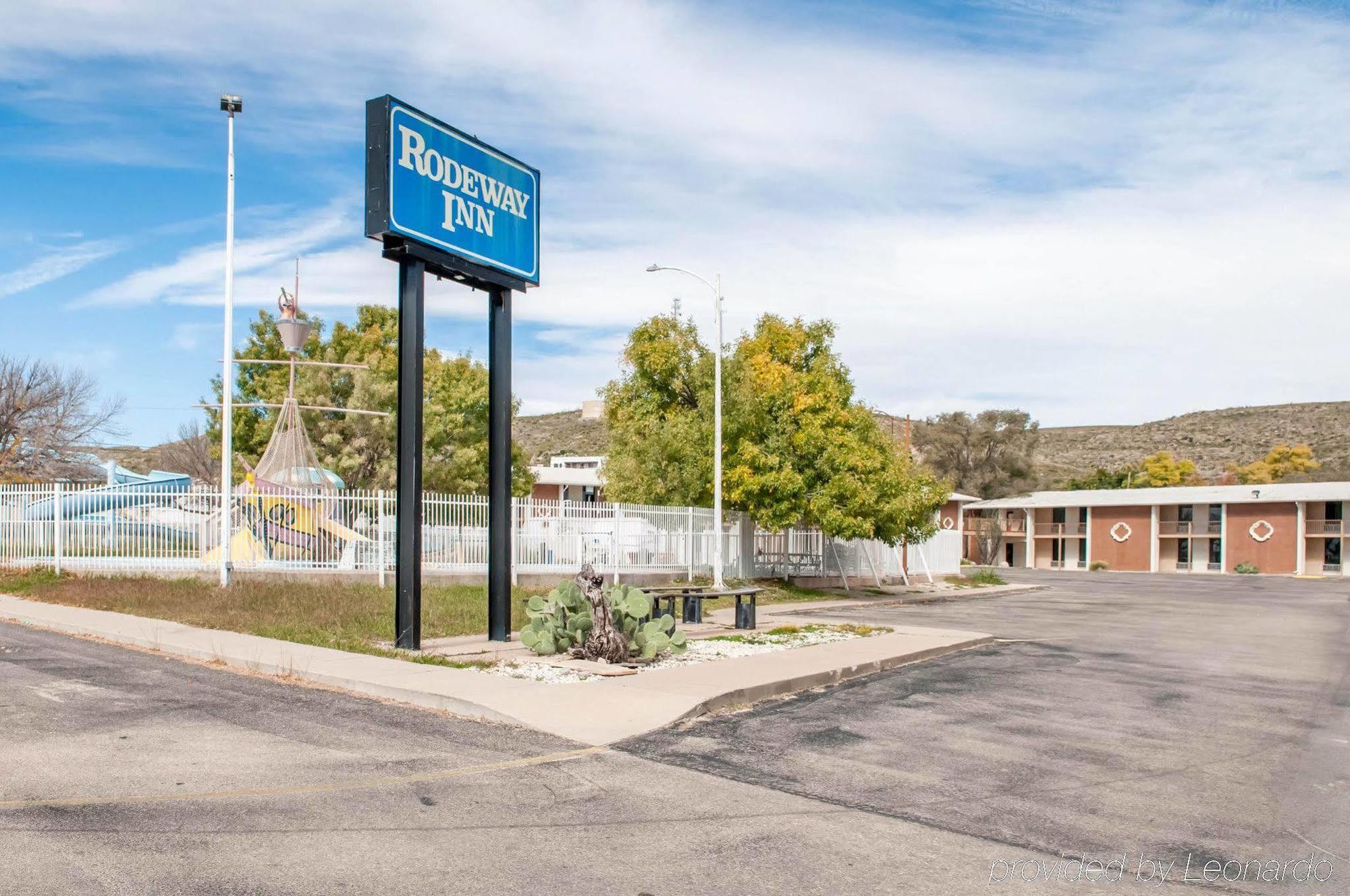 Rodeway Inn Whites City Экстерьер фото