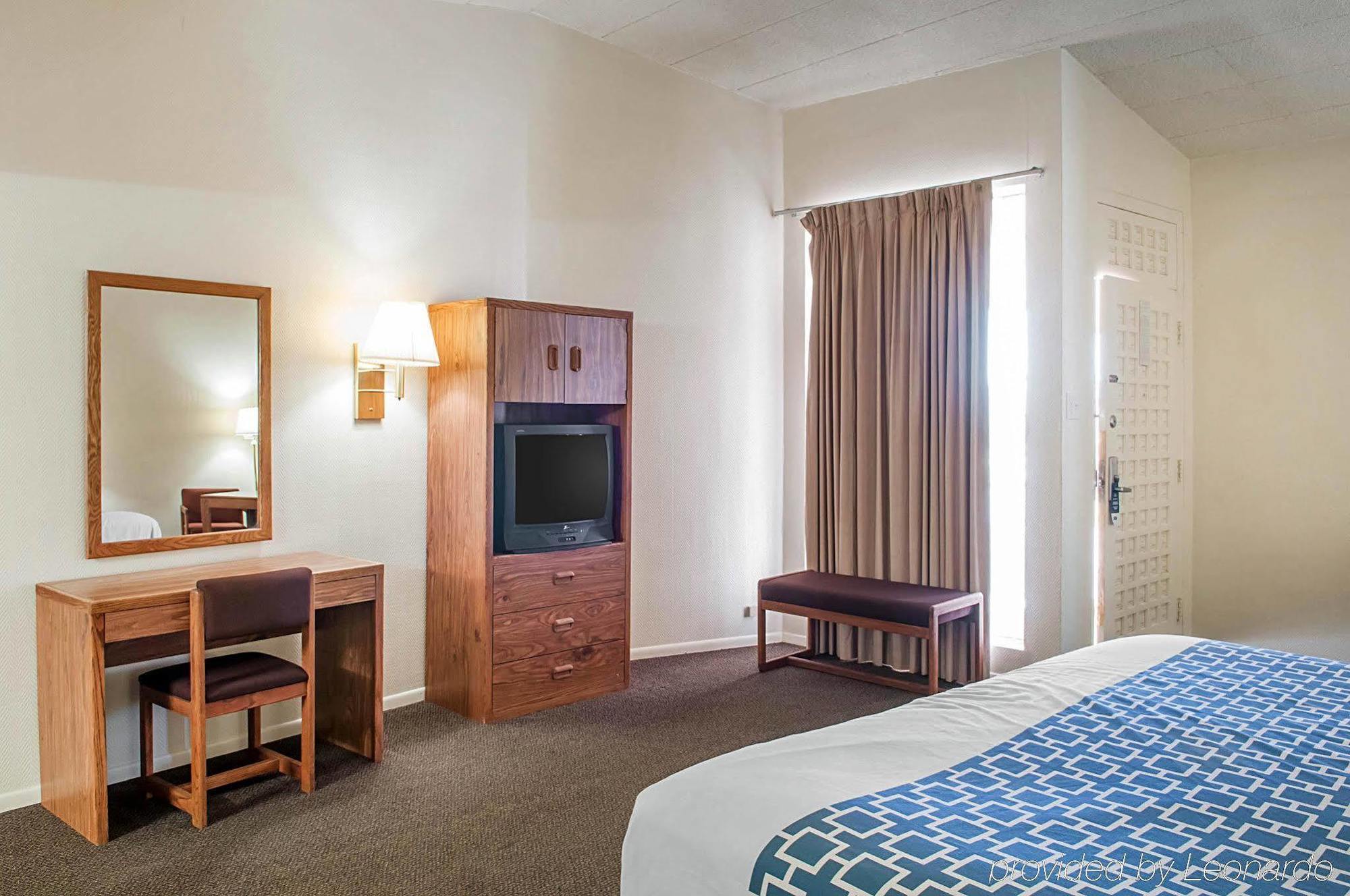 Rodeway Inn Whites City Экстерьер фото